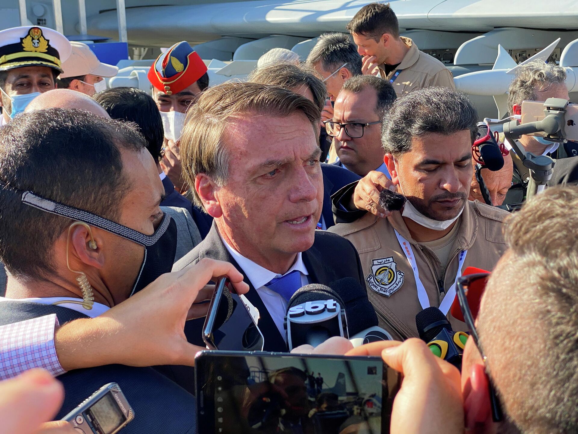 Presidente do Brasil, Jair Bolsonaro, fala à mídia no Dubai Airshow, em Dubai, Emirados Árabes Unidos, 14 de novembro de 2021 - Sputnik Brasil, 1920, 17.11.2021