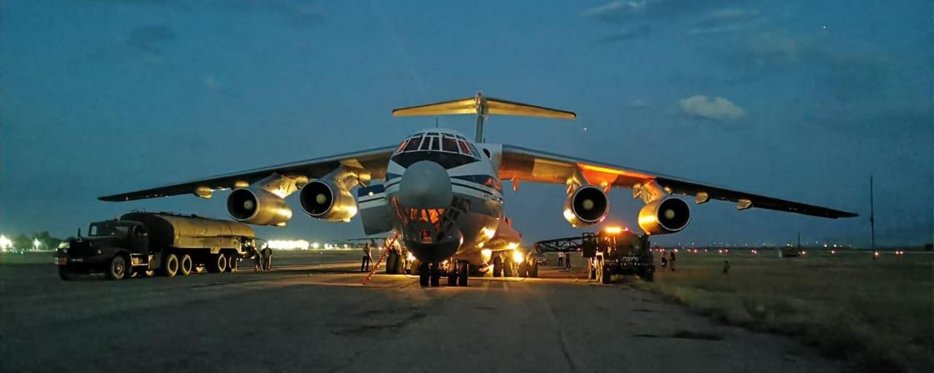 Avião russo Il-76 durante evacuação de cidadãos russos do Afeganistão, 25 de agosto de 2021 - Sputnik Brasil, 1920, 02.11.2023