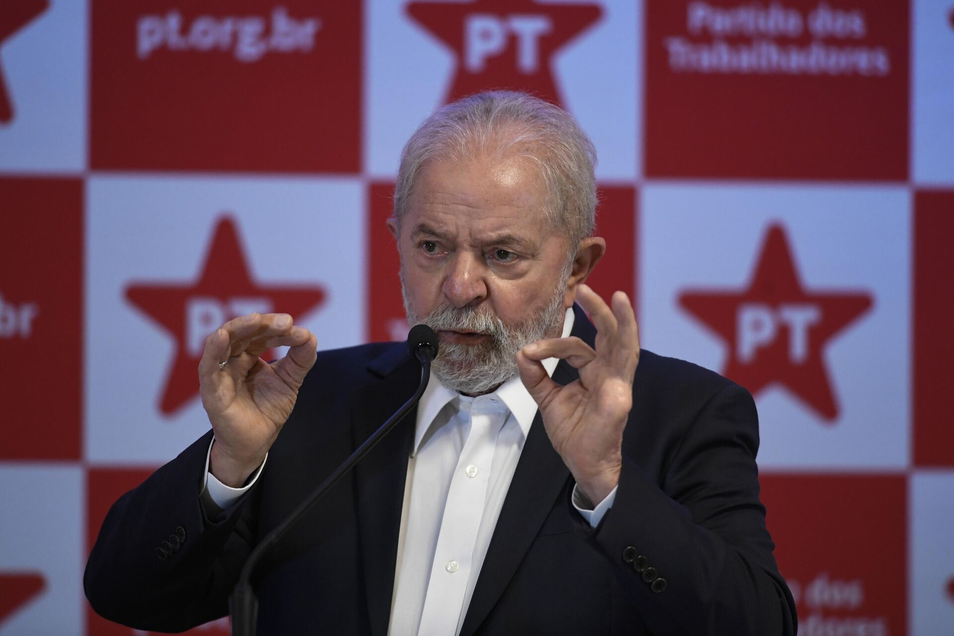 O ex-presidente Luiz Inácio Lula da Silva (PT) durante coletiva de imprensa realizada em Brasília, 8 de outubro de 2021  - Sputnik Brasil, 1920, 23.11.2021