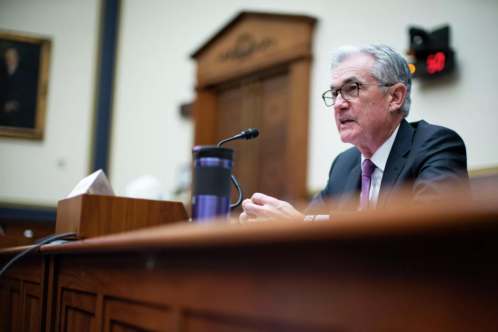 O presidente do Federal Reserve, Jerome Powell, durante uma audiência, no dia 30 de setembro de 2021, no Capitólio, em Washington O presidente do Federal Reserve, Jerome Powell, durante uma audiência, no dia 30 de setembro de 2021, no Capitólio, em Washington - Sputnik Brasil, 1920, 22.06.2022