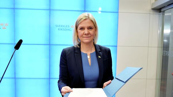 A líder social-democrata Magdalena Andersson comparece a uma entrevista coletiva após ser nomeada como a nova primeira-ministra da Suécia, após uma votação no Parlamento, em Estocolmo, em 24 de novembro de 2021. - Sputnik Brasil