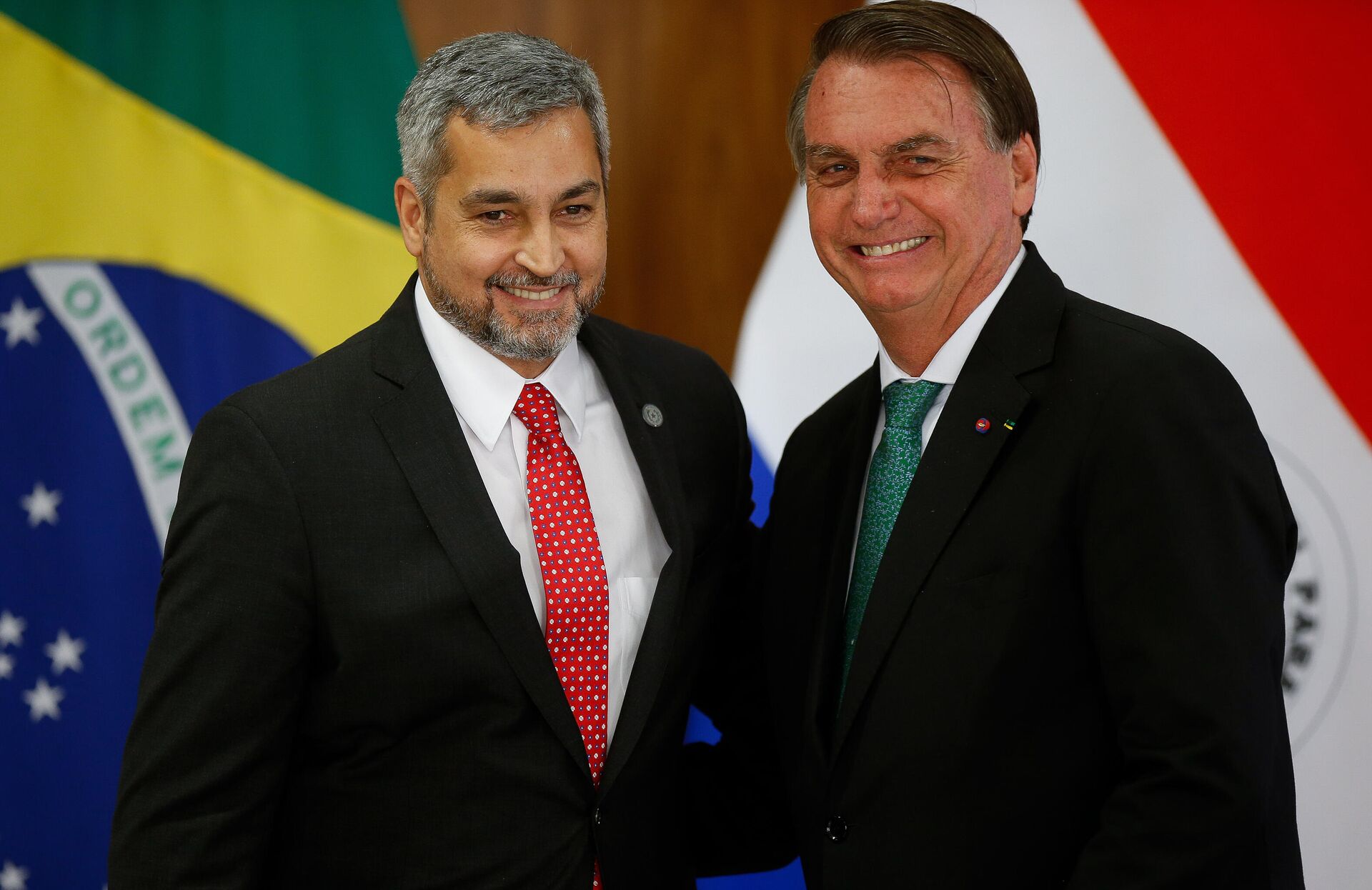 O presidente do Brasil, Jair Bolsonaro, e o presidente do Paraguai, Mario Abdo, durante coletiva à imprensa após reunião de trabalho no Palácio do Planalto, 24 de novembro de 2021 - Sputnik Brasil, 1920, 28.03.2022