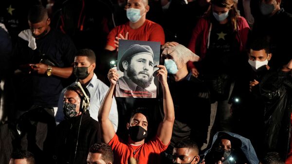 Cubanos assinalam 5º aniversário da morte de Fidel Castro, em Havana, 24 de novembro de 2021 - Sputnik Brasil