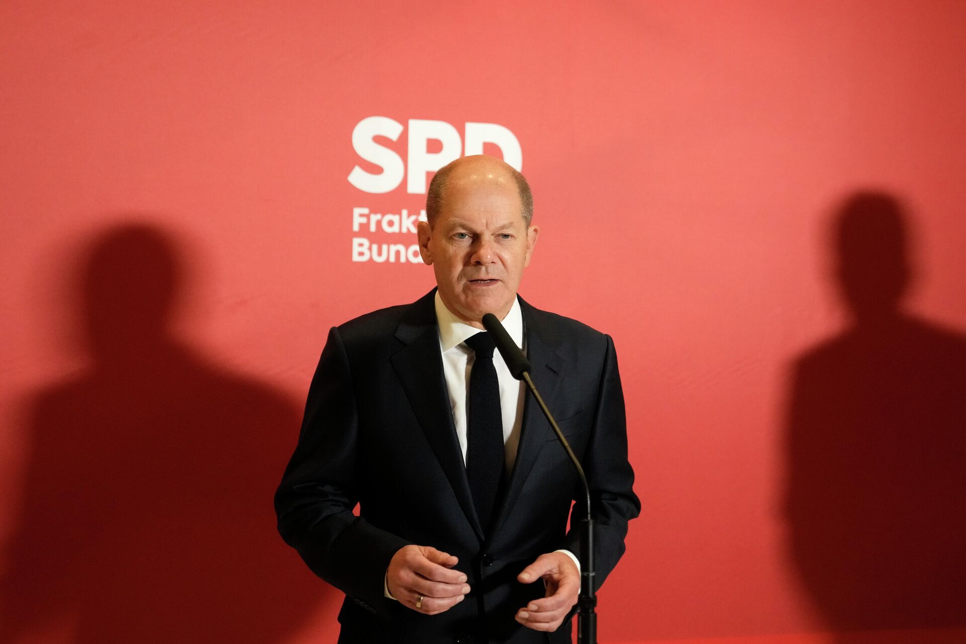 Atual vice-chanceler e ministro das Finanças da Alemanha, Olaf Scholz, no Bundestag, 17 de novembro de 2021 - Sputnik Brasil, 1920, 01.12.2021