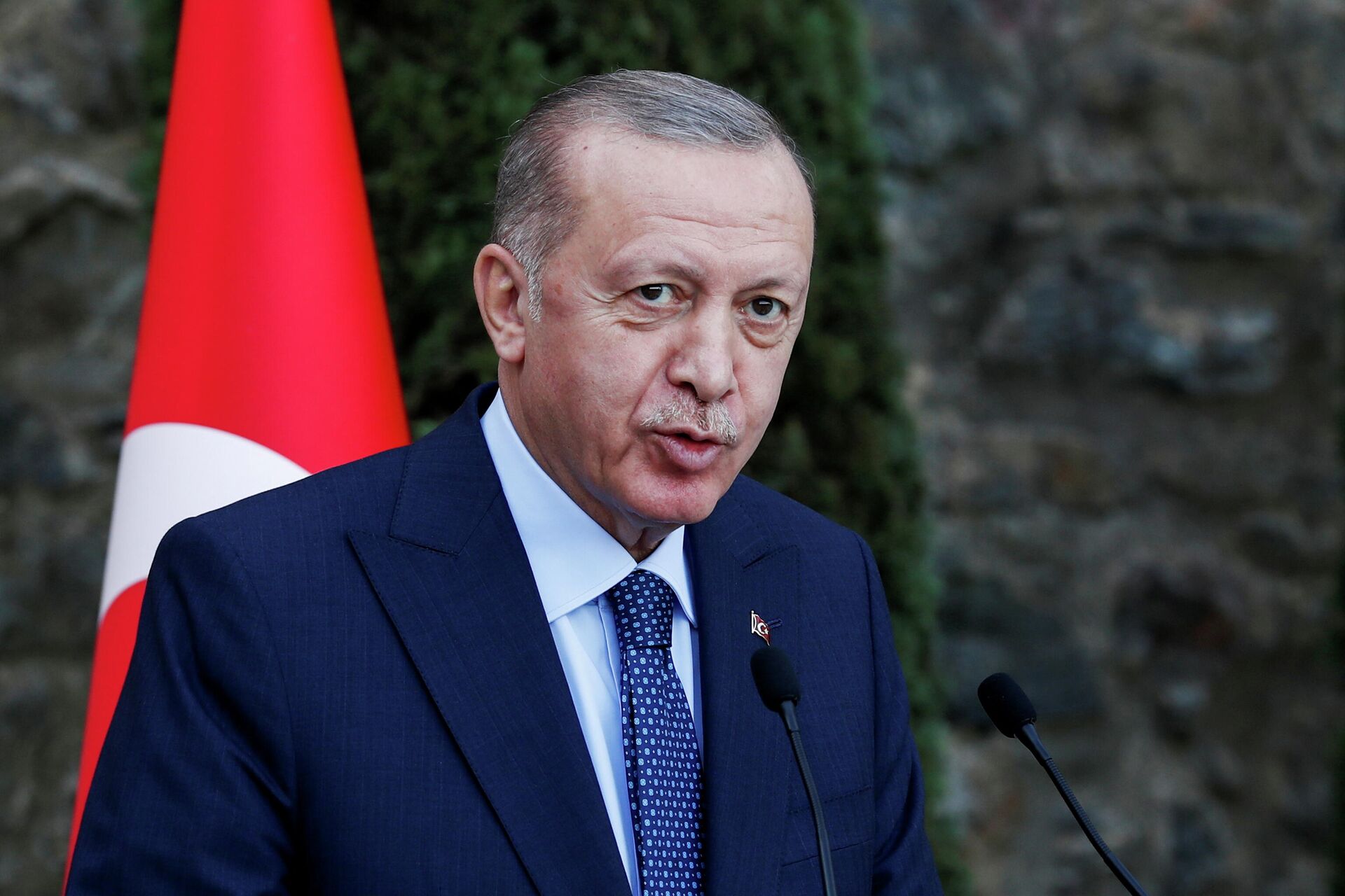 Recep Tayyip Erdogan, presidente da Turquia, fala durante coletiva de imprensa na Mansão Huber em Istambul, Turquia, 16 de outubro de 2021 - Sputnik Brasil, 1920, 03.12.2021