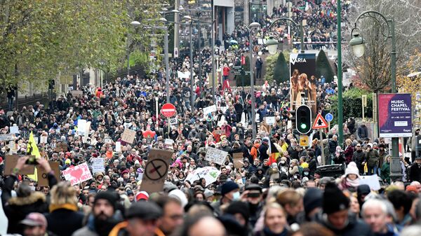 Protesto contra as medidas que visam impedir a propagação da COVID-19 em Bruxelas, Bélgica, 5 de dezembro de 2021 - Sputnik Brasil