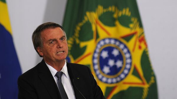 Em Brasília, o presidente Jair Bolsonaro (PL) participa de solenidade de assinatura dos decretos do auxílio-gás e do programa Alimenta Brasil, em 2 de dezembro de 2021 - Sputnik Brasil