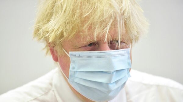 Premiê britânico, Boris Johnson, visita centro de vacinação em Westminster, Londres, 13 de dezembro de 2021 - Sputnik Brasil