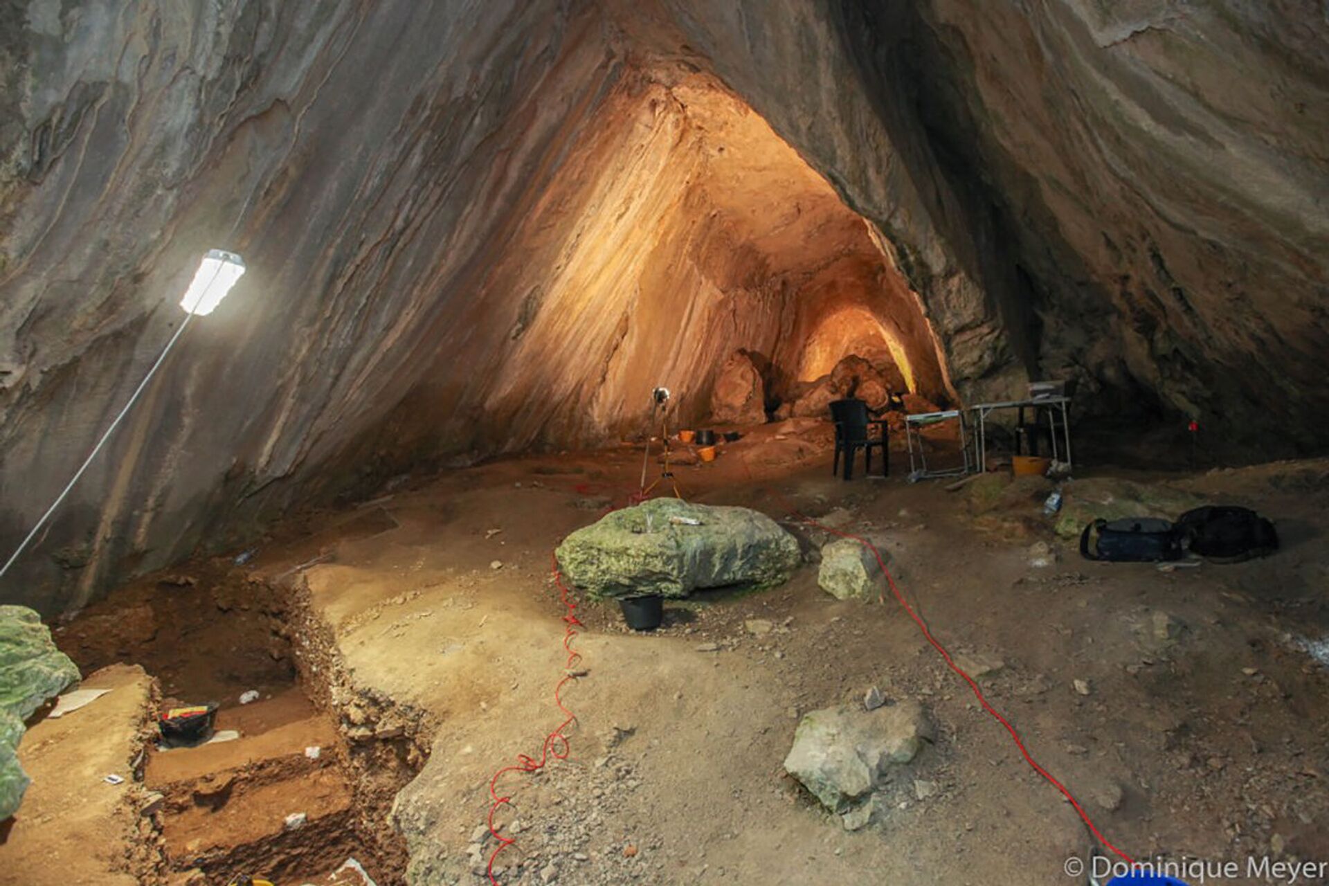 Caverna Arma Veirana, na Itália, onde foram encontrados os restos da garota de 10 mil anos  - Sputnik Brasil, 1920, 15.12.2021