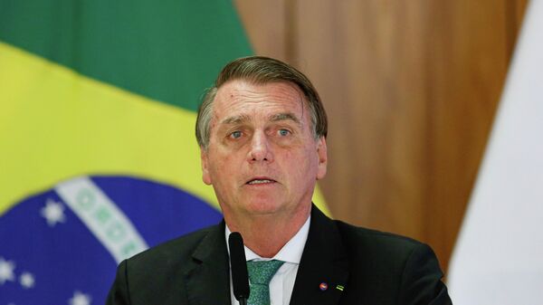 O presidente do Brasil, Jair Bolsonaro, fala durante uma coletiva de imprensa no Palácio do Planalto, em Brasília, no dia 24 de novembro de 2021 - Sputnik Brasil