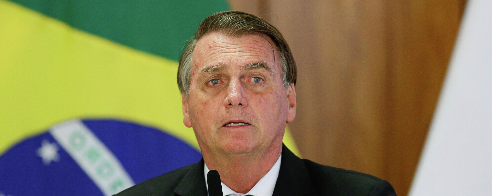 O presidente do Brasil, Jair Bolsonaro, fala durante uma coletiva de imprensa no Palácio do Planalto, em Brasília, no dia 24 de novembro de 2021 - Sputnik Brasil, 1920, 15.12.2021