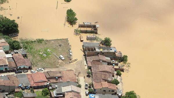 Vista geral da área inundada perto de Porto Seguro, Bahia, 12 de dezembro de 2021  - Sputnik Brasil