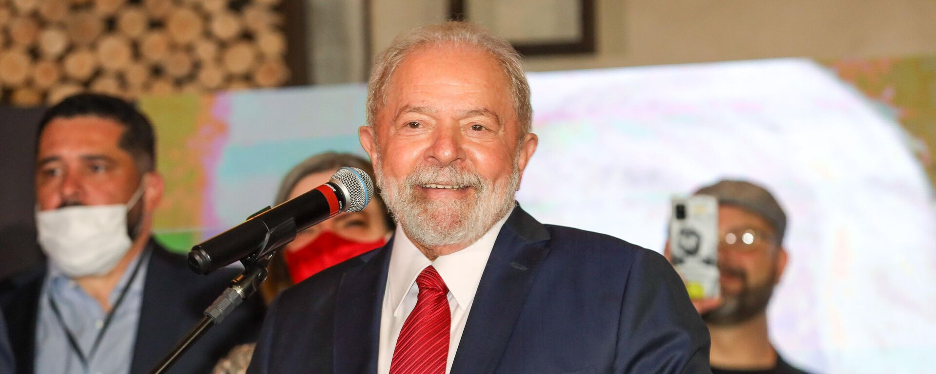 Em São Paulo, o ex-presidente Luiz Inácio Lula da Silva (PT) discursa durante jantar promovido pelo Grupo Prerrogativas, em 19 de dezembro de 2021 - Sputnik Brasil, 1920, 20.12.2021