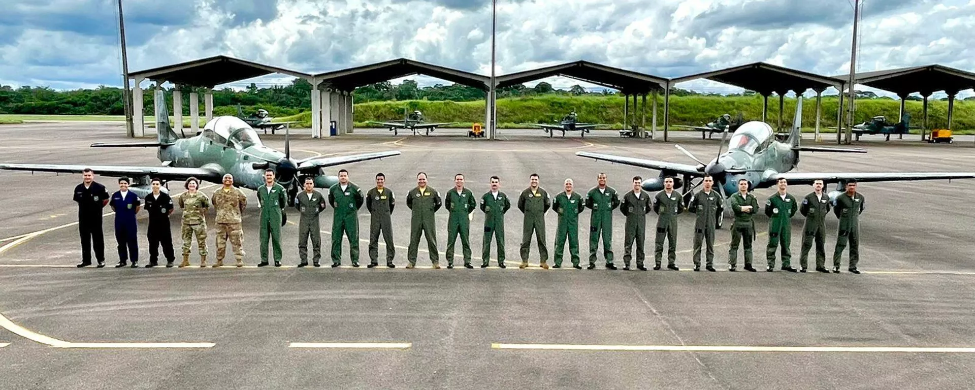 Força Aérea Brasileira (FAB) em intercâmbio com a Força Aérea dos EUA (USAF), na base aérea de Porto Velho (BAPV), em Rondônia Força Aérea Brasileira (FAB) em intercâmbio com a Força Aérea dos EUA (USAF), na base aérea de Porto Velho (BAPV), em Rondônia - Sputnik Brasil, 1920, 22.12.2021