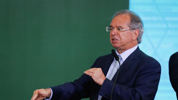 Em Brasília, o ministro da Economia do Brasil, Paulo Guedes, fala durante cerimônia no Palácio do Planalto, em 25 de outubro de 2021 - Sputnik Brasil