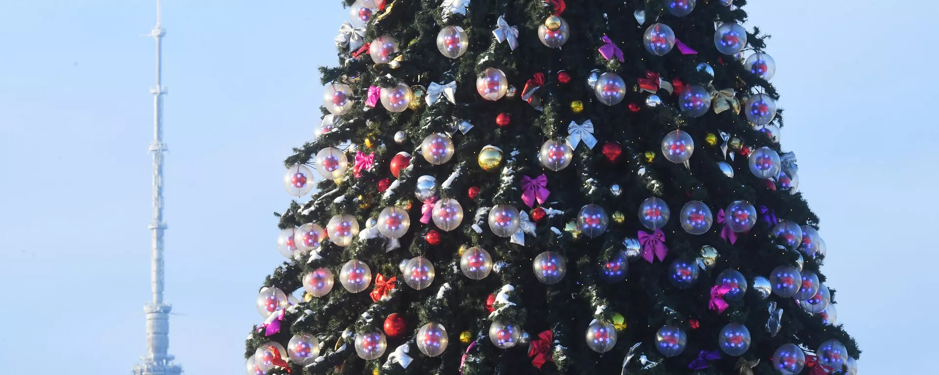 Árvore de Natal em Moscou, 28 de dezembro de 2021 - Sputnik Brasil, 1920, 02.05.2025