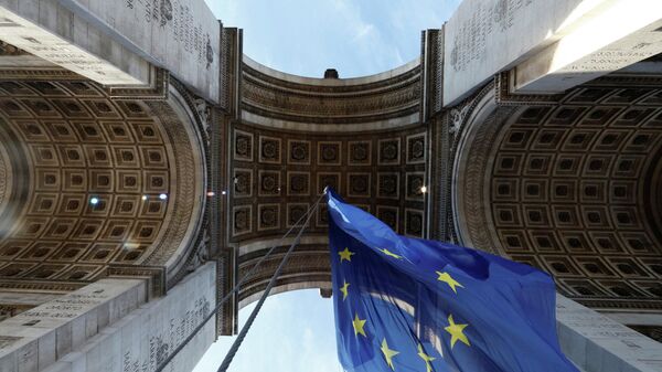 Bandeira da União Europeia no Arco do Trinfo, França - Sputnik Brasil