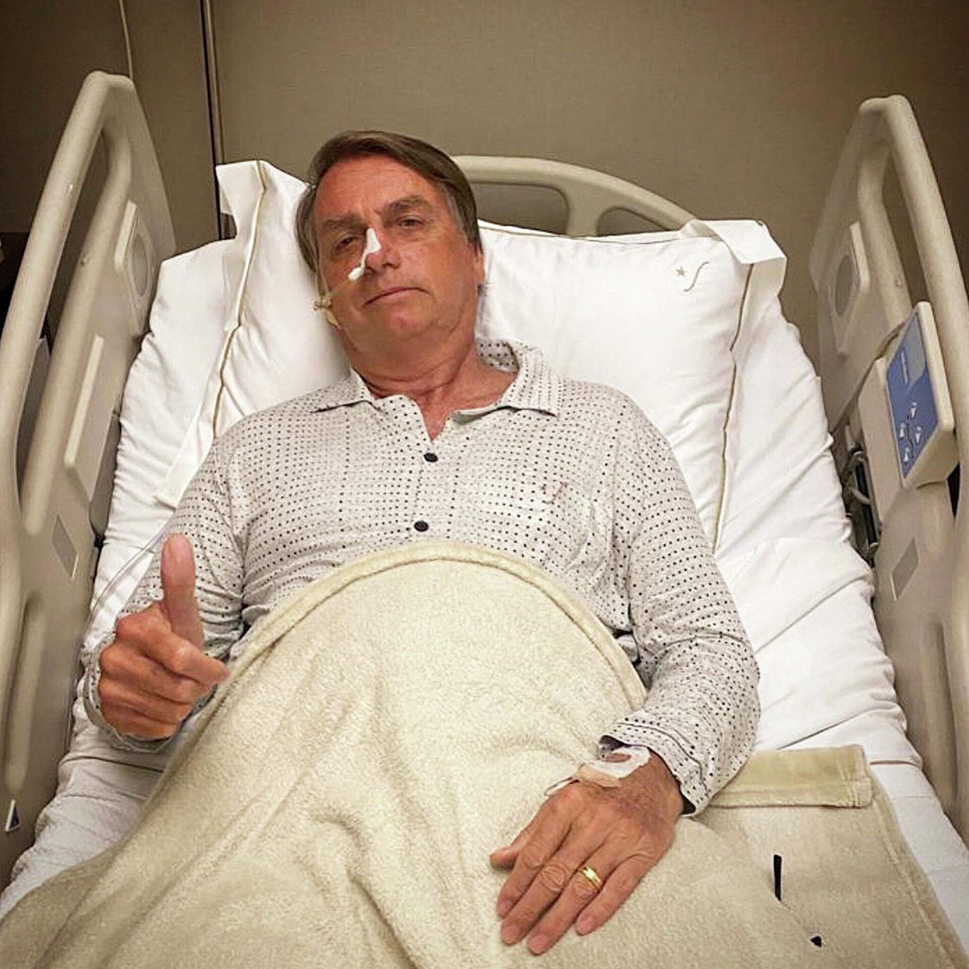 Presidente do Brasil, Jair Bolsonaro, hospitalizado com obstrução intestinal em São Paulo, 3 de janeiro de 2021 - Sputnik Brasil, 1920, 07.01.2022