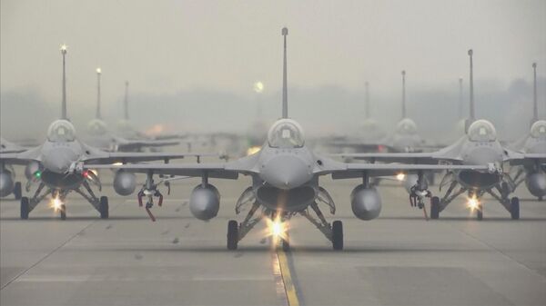Caças F-16V da Força Aérea de Taiwan durante exercícios de combate, no dia 5 de janeiro de 2022 - Sputnik Brasil