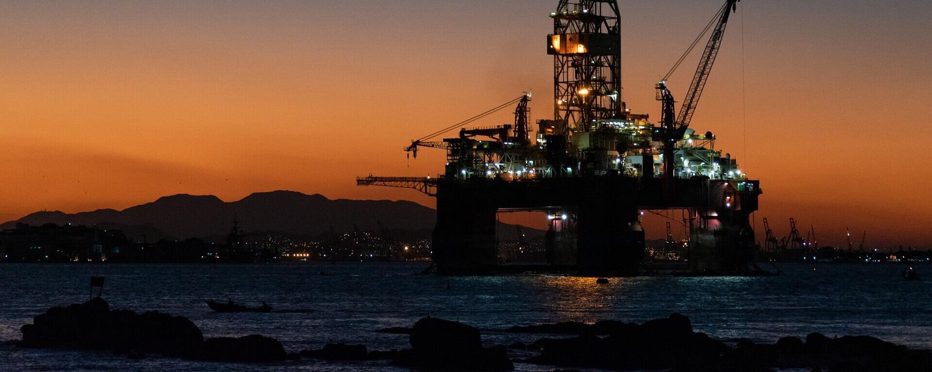 Plataforma de petróleo (imagem de referência) Plataforma de petróleo (imagem de referência) - Sputnik Brasil, 1920, 04.12.2025