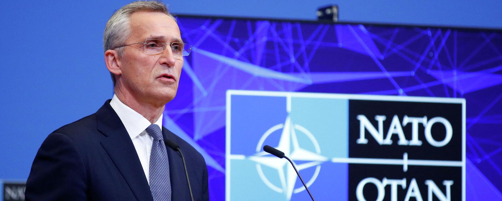 Jens Stoltenberg, secretário-geral da OTAN, fala durante coletiva de imprensa na sede do bloco militar em Bruxelas, Bélgica, 12 de janeiro de 2022 - Sputnik Brasil, 1920, 12.01.2022