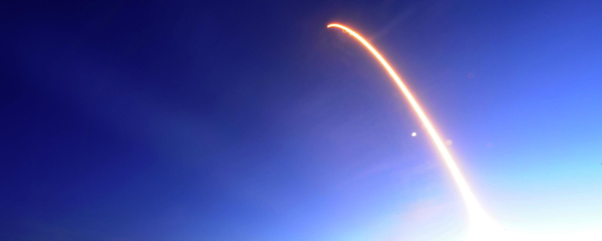 Lançamento de satélite Iridium em foguete Falcon 9 da SpaceX no Complexo de Lançamento Espacial 4, Califórnia, EUA, 22 de dezembro de 2017 - Sputnik Brasil, 1920, 21.04.2022