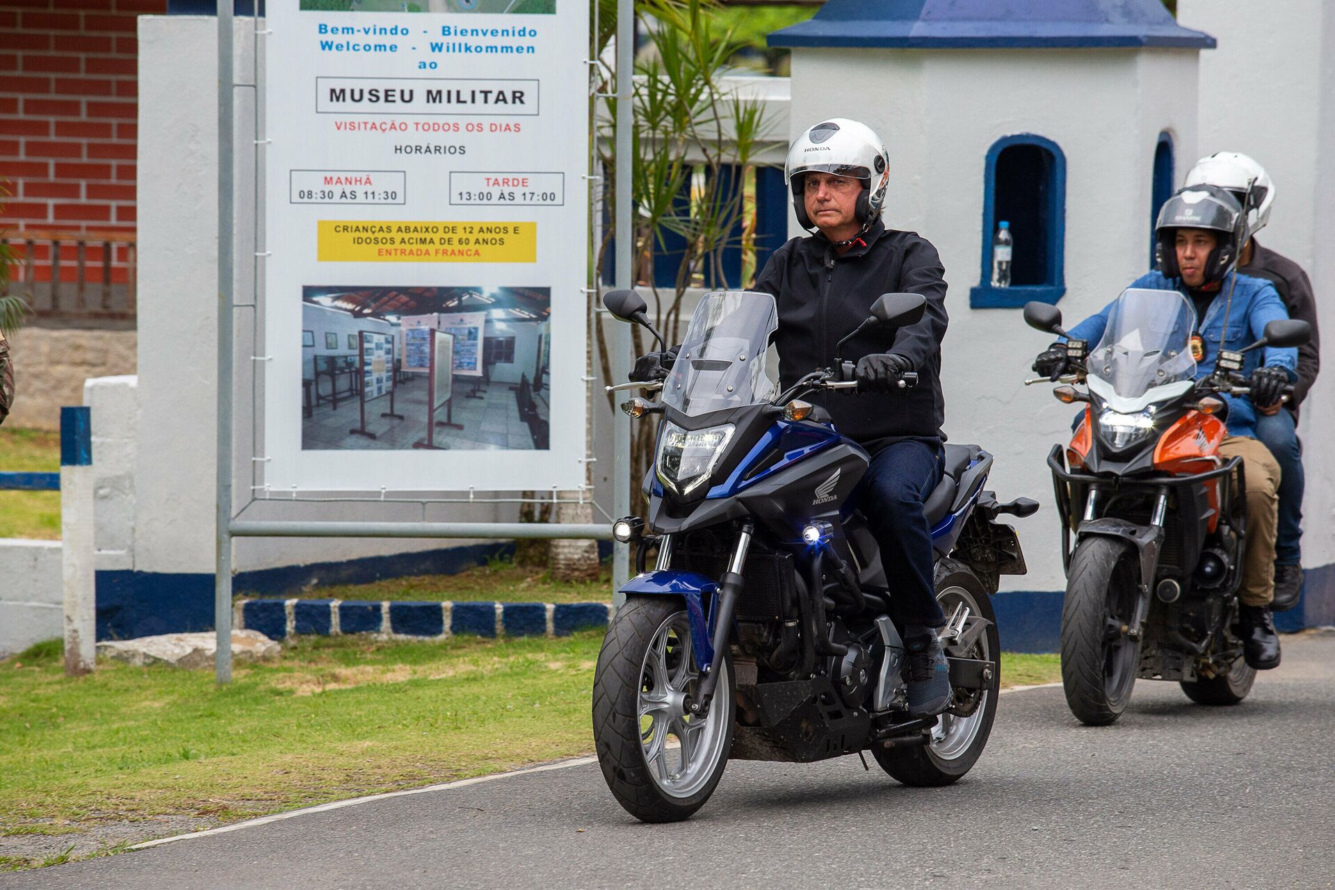 Presidente Jair Bolsonaro em passeio de moto em São Francisco do Sul, 28 de dezembro de 2021 - Sputnik Brasil, 1920, 17.01.2022