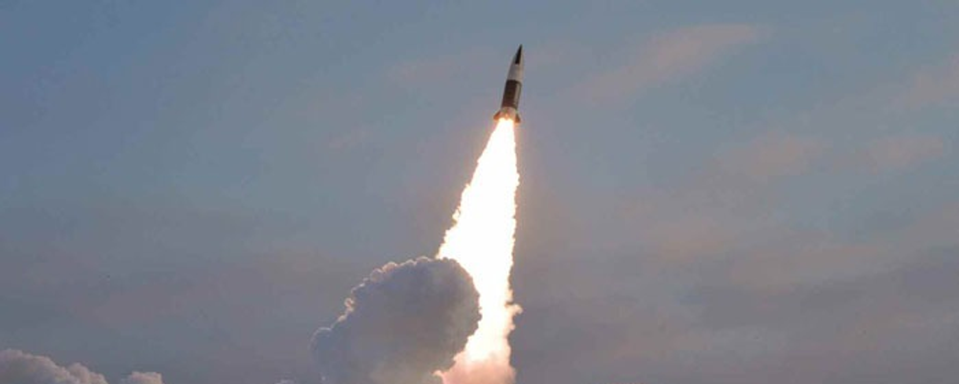 Imagem de suposto lançamento de míssil norte-coreano, no dia 17 de janeiro de 2022 - Sputnik Brasil, 1920, 21.11.2022