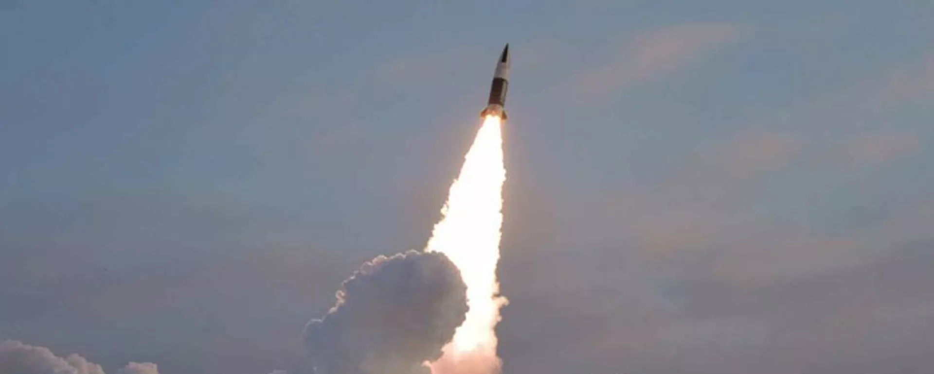 Imagem de suposto lançamento de míssil norte-coreano, no dia 17 de janeiro de 2022 - Sputnik Brasil, 1920, 31.05.2024