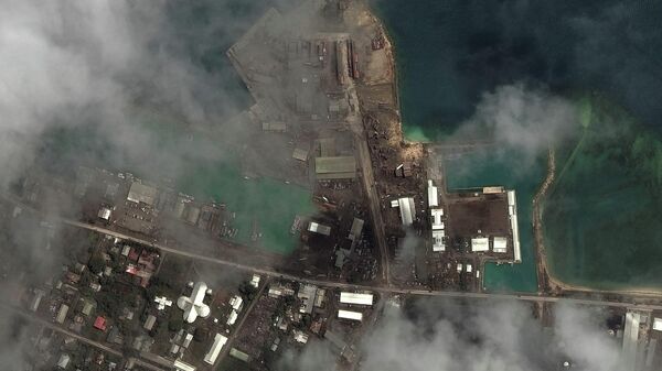 Uma imagem de satélite mostra as principais instalações portuárias após a erupção do vulcão Hunga Tonga-Hunga Ha'apai, em Nucualofa, em Tonga, em 18 de janeiro de 2022 - Sputnik Brasil