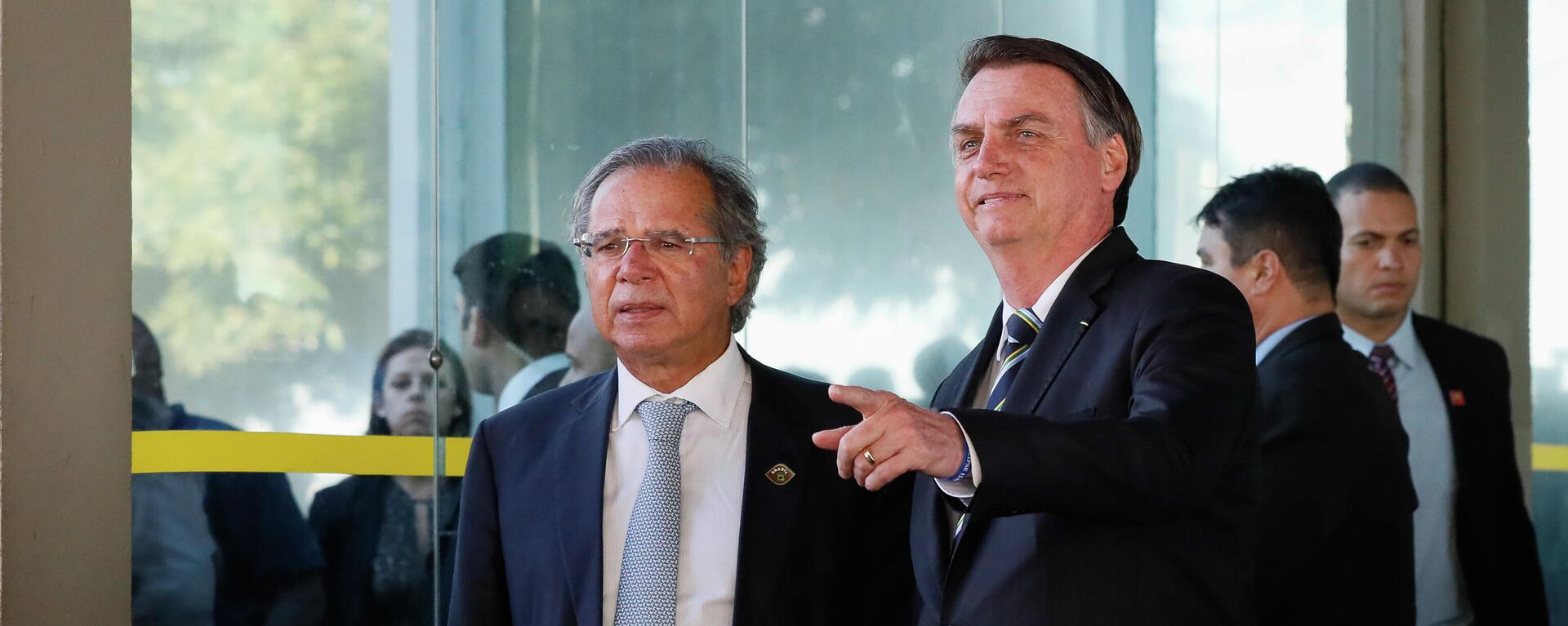 Presidente da República Jair Bolsonaro durante reunião com o ministro da Economia, Paulo Guedes. - Sputnik Brasil, 1920, 11.04.2022