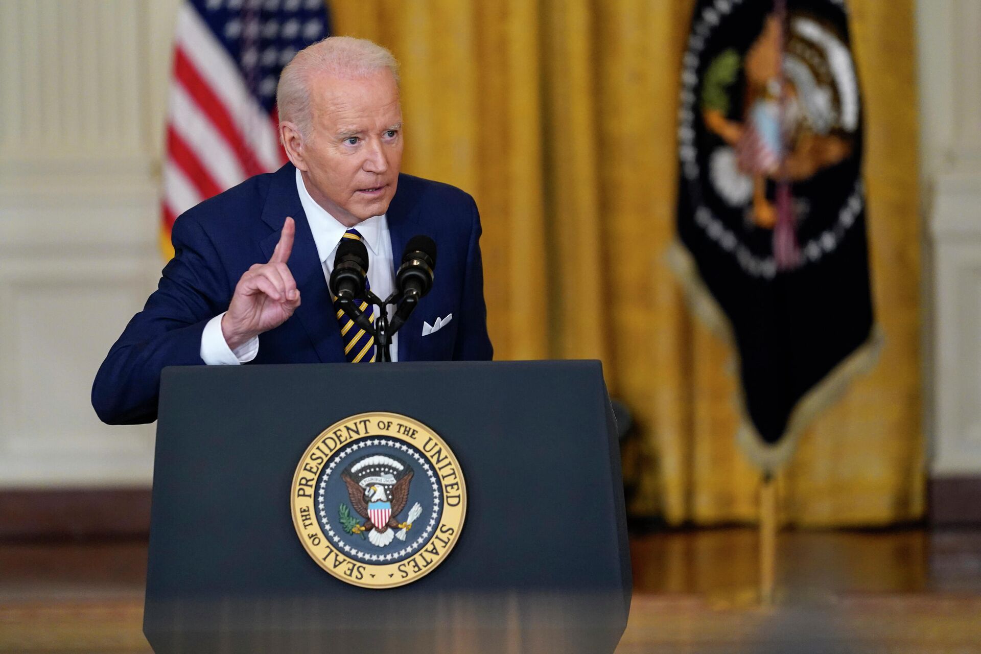 Presidente americano, Joe Biden, durante coletiva de imprensa na Casa Branca em Washington, EUA, 19 de janeiro de 2022 - Sputnik Brasil, 1920, 20.01.2022