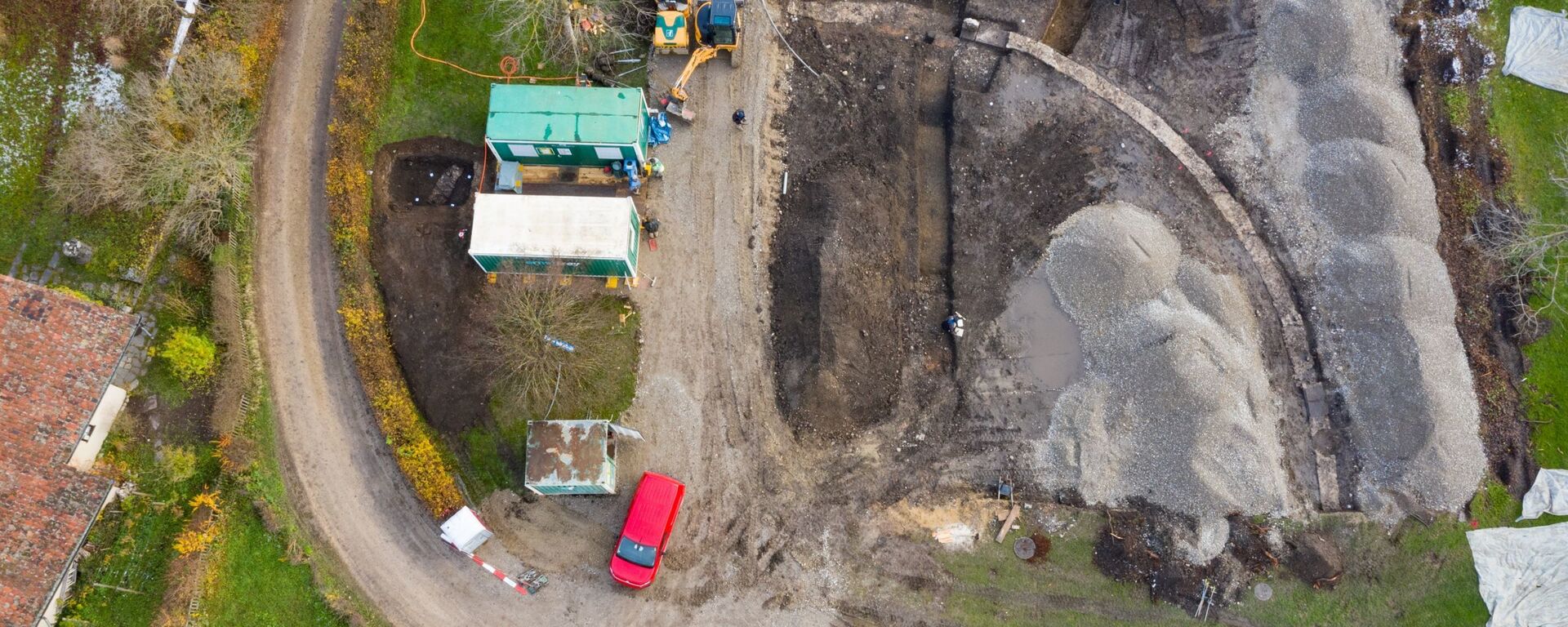 Vista aérea do recém-descoberto anfiteatro em Augusta Raurica, na Suíça - Sputnik Brasil, 1920, 04.10.2025