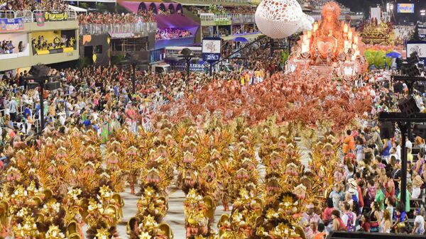 Apresentação da escola de samba Viradouro no último desfile de Carnaval realizado antes da pandemia, no dia 23 de fevereiro de 2020, na Marquês de Sapucaí, sambódromo do Rio de Janeiro - Sputnik Brasil