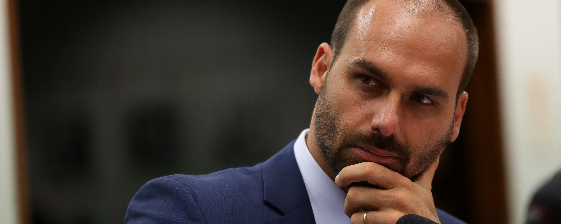 O deputado federal Eduardo Bolsonaro (PL-SP) durante discussão com representantes do setor de telecomunicações sobre a tecnologia 5G, na Câmara dos Deputados, em Brasília (DF) (foto de arquivo) - Sputnik Brasil, 1920, 24.03.2025