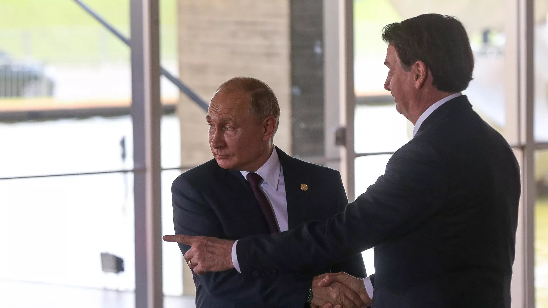 Presidente Jair Bolsonaro recebe o presidente Vladimir Putin, da Rússia, na reunião de cúpula do BRICS, 14 de novembro de 2019 Presidente Jair Bolsonaro recebe o presidente Vladimir Putin, da Rússia, na reunião de cúpula do BRICS, 14 de novembro de 2019 - Sputnik Brasil, 1920, 01.02.2022