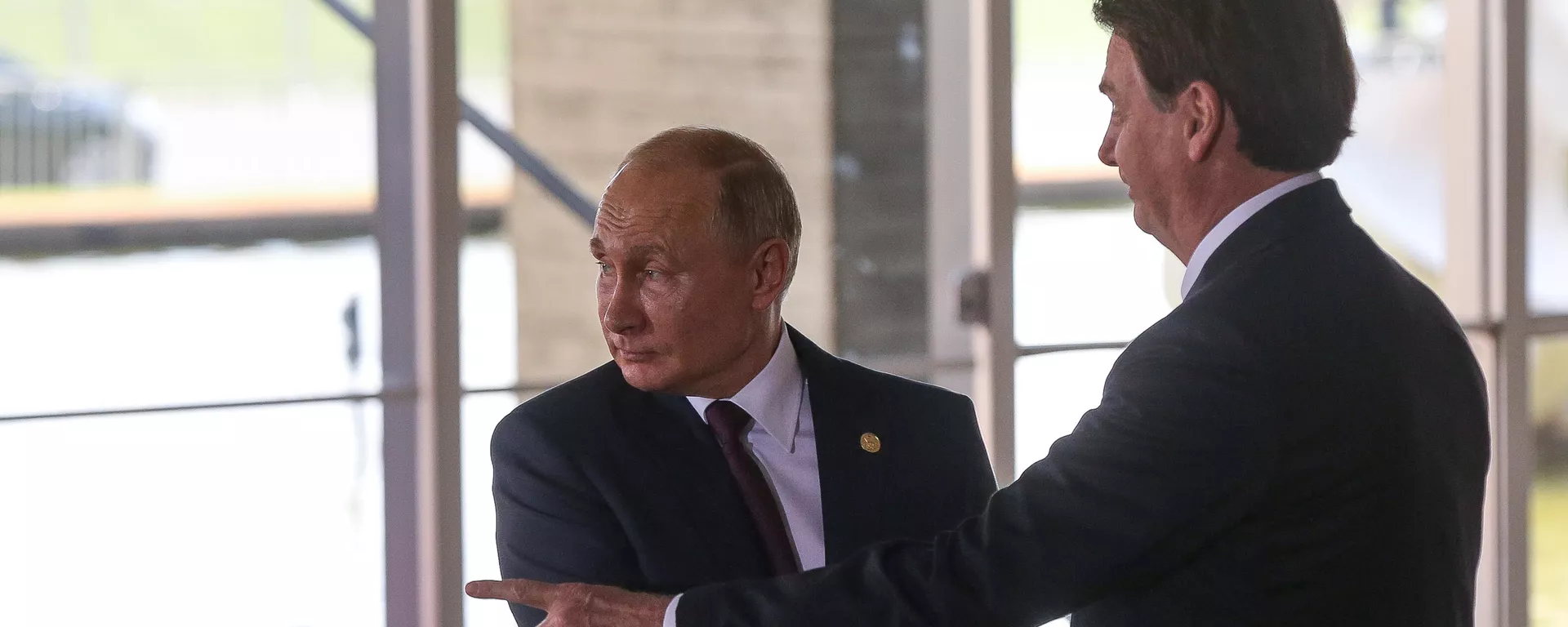 Presidente Jair Bolsonaro recebe o presidente Vladimir Putin, da Rússia, na reunião de cúpula do BRICS, 14 de novembro de 2019 Presidente Jair Bolsonaro recebe o presidente Vladimir Putin, da Rússia, na reunião de cúpula do BRICS, 14 de novembro de 2019 - Sputnik Brasil, 1920, 01.02.2022