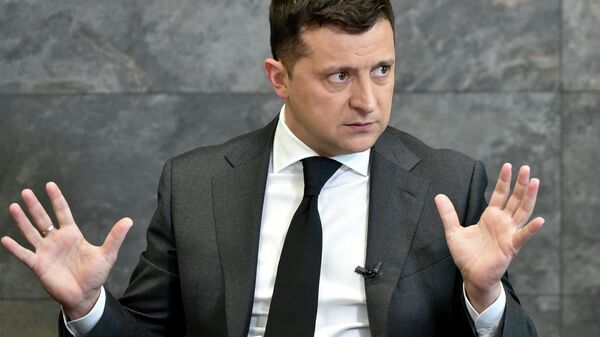 O presidente ucraniano Vladimir Zelensky conversa com jornalistas em seu escritório em Kiev,14 de junho de 2021 - Sputnik Brasil