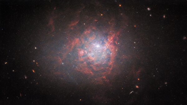 Registro da galáxia anã NGC 1705 feito pelo telescópio Hubble da NASA/ESA - Sputnik Brasil