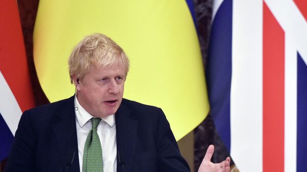 O primeiro-ministro britânico Boris Johnson concede entrevista coletiva conjunta com o presidente da Ucrânia, Volodymyr Zelensky, em Kiev, em 1º de fevereiro de 2022 - Sputnik Brasil