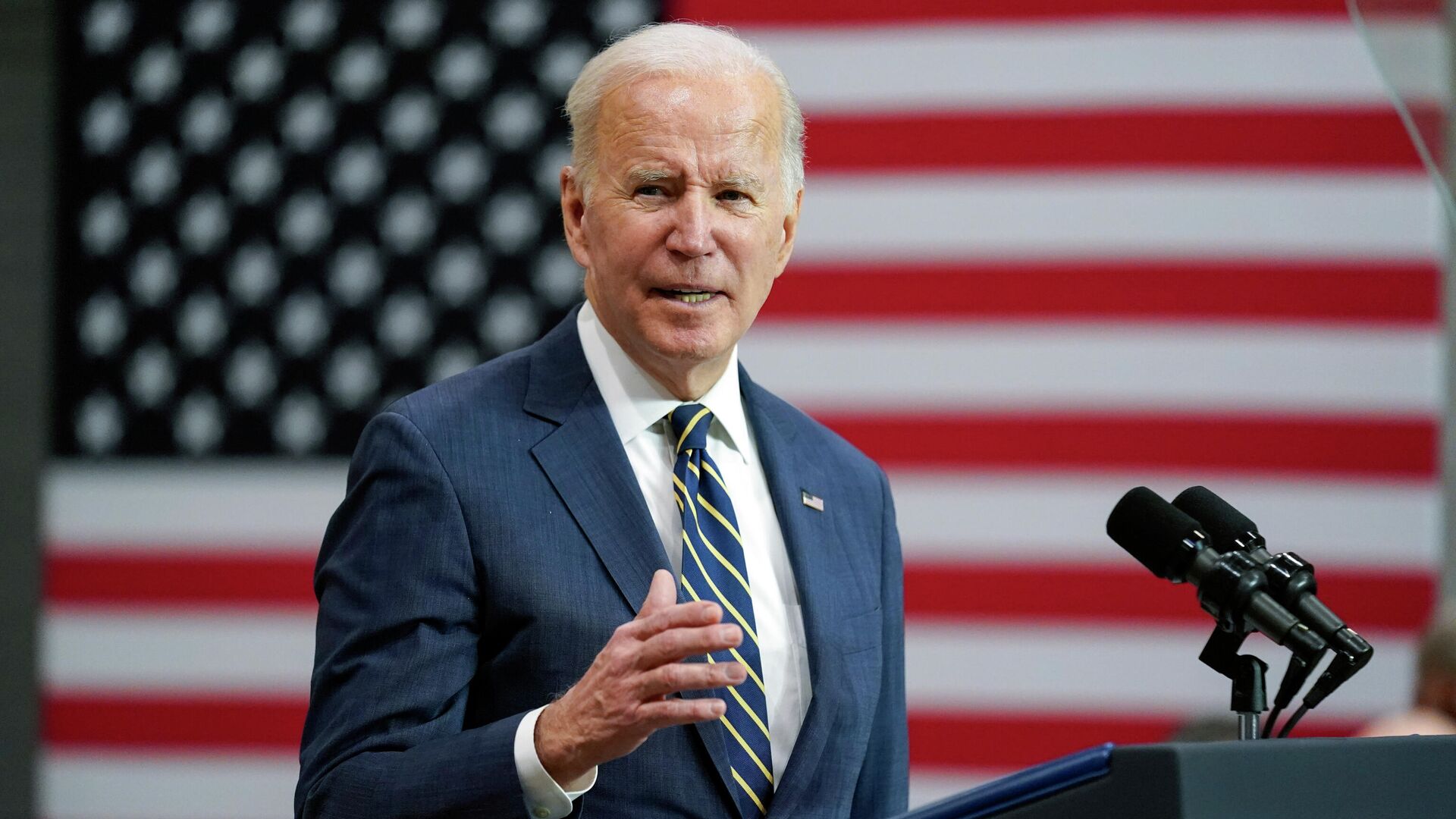 O presidente Joe Biden fala na Carnegie Mellon University em Mill 19 em Pittsburgh, sexta-feira, 28 de janeiro de 2022 - Sputnik Brasil, 1920, 02.02.2022
