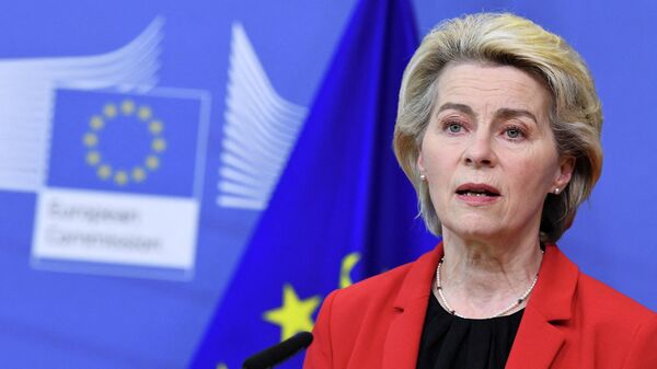 Ursula von der Leyen, presidente da Comissão Europeia, dá declaração sobre a Ucrânia na sede da União Europeia em Bruxelas, Bélgica, 24 de janeiro de 2022 - Sputnik Brasil