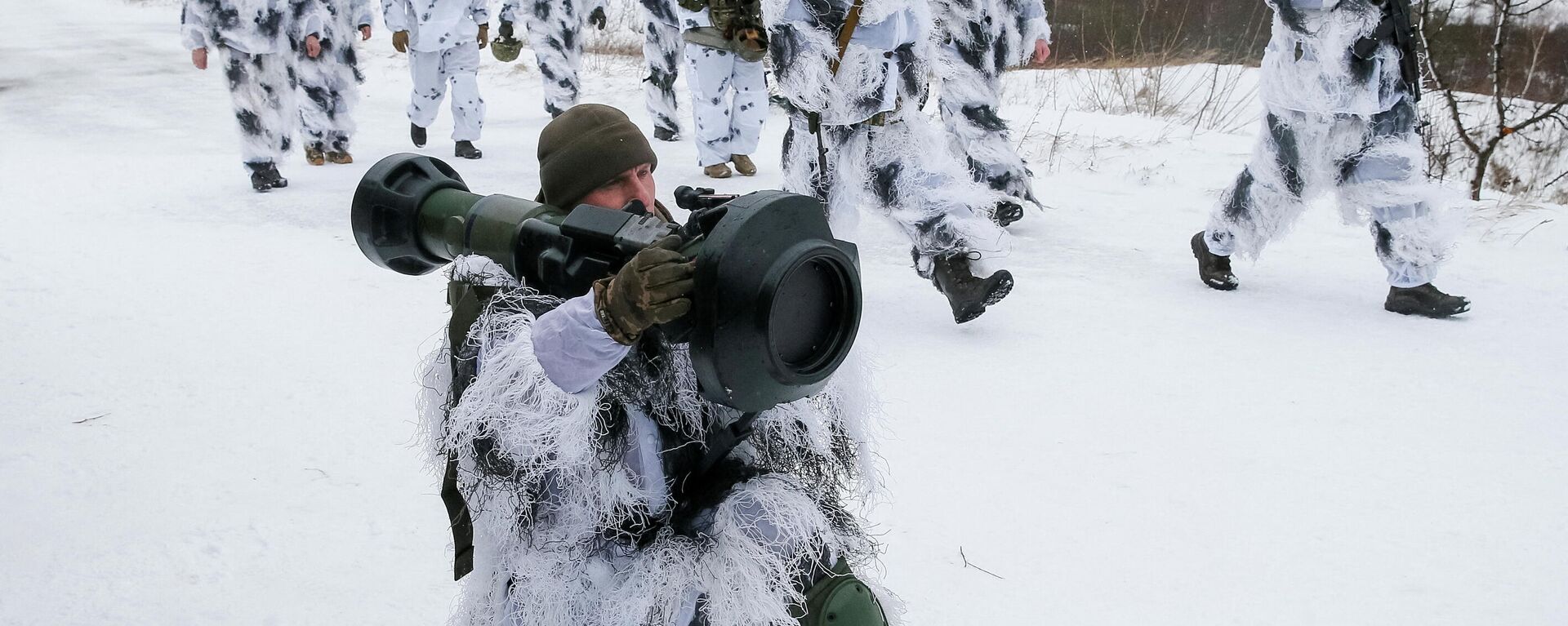 Militar da Ucrânia segura foguete antitanque NLAW avançado do Reino Unido durante exercícios perto de Yavoriv, Lvov, Ucrânia, 28 de janeiro de 2022 - Sputnik Brasil, 1920, 05.02.2022