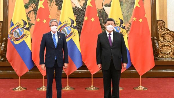 Presidente do Equadro, Guillermo Lasso (à esquerda), e o presidente chinês, Xi Jinping (à direita) - Sputnik Brasil