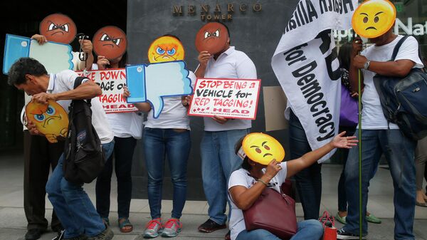 Manifestantes protestam contra notícias falsas e discurso de ódio no Facebook, em 8 de maio de 2019, nas Filipinas - Sputnik Brasil