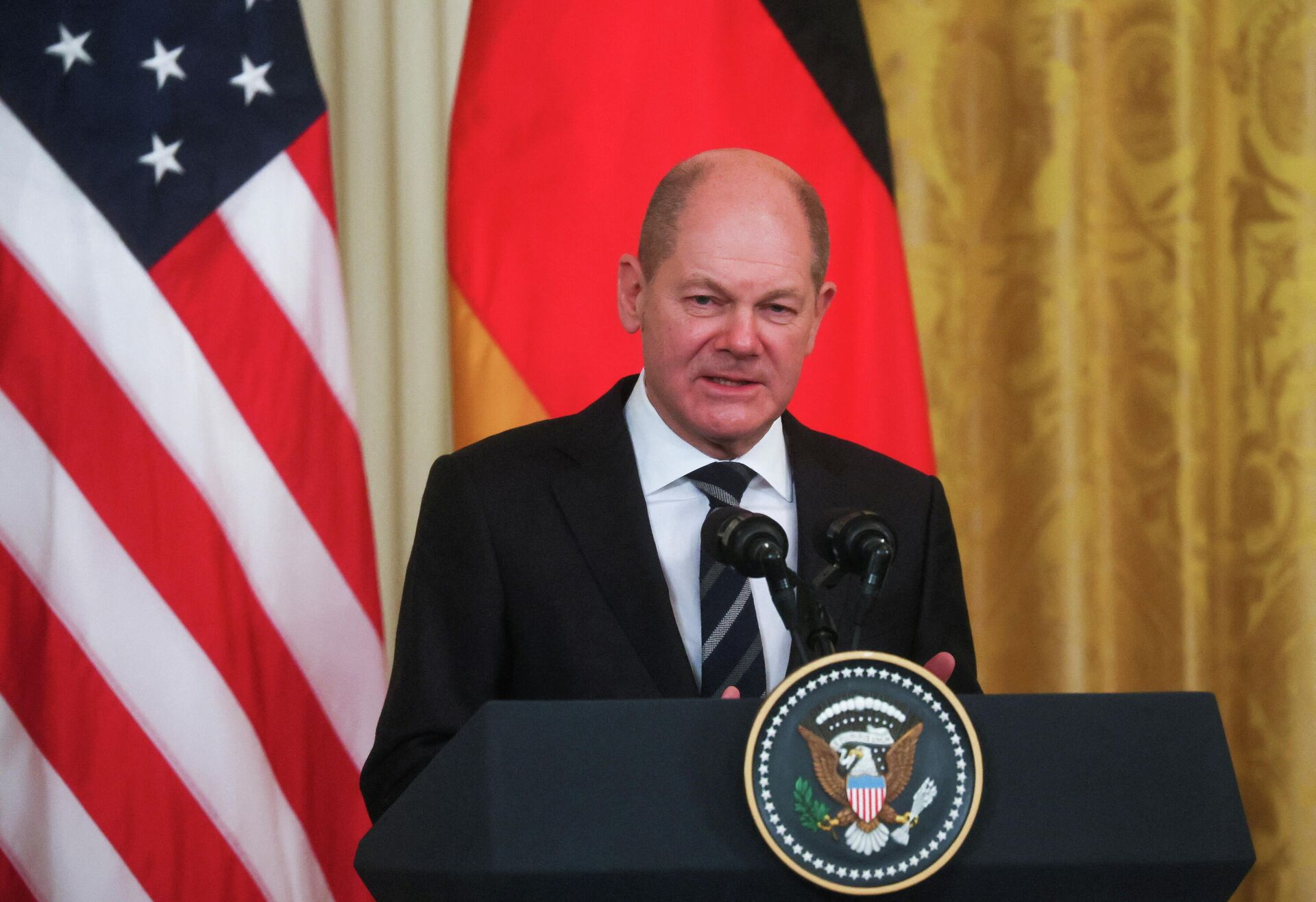 Chanceler da Alemanha, Olaf Scholz, durante coletiva de imprensa com o presidente Joe Biden na Casa Branca, 7 de fevereiro de 2022 - Sputnik Brasil, 1920, 08.02.2022