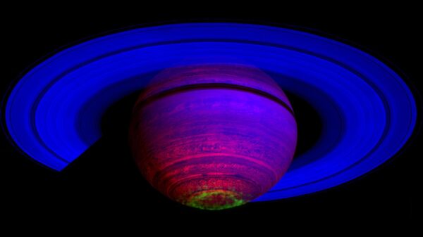 Imagem em infravermelho de Saturno capturada pela espaçonave Cassini mostra a aurora no polo sul do planeta - Sputnik Brasil