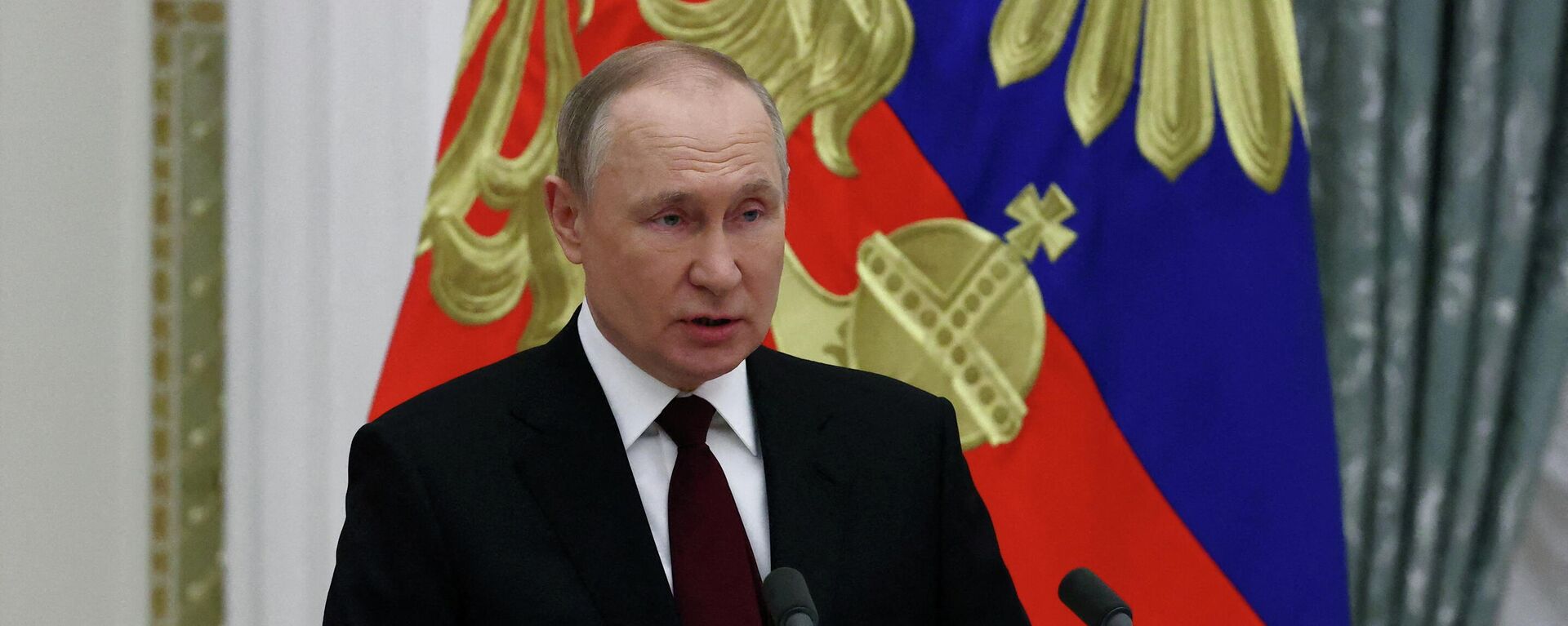 O presidente russo, Vladimir Putin, fala durante uma cerimônia de entrega dos mais altos prêmios estaduais no Kremlin em Moscou, Rússia, 2 de fevereiro de 2022 - Sputnik Brasil, 1920, 10.02.2022