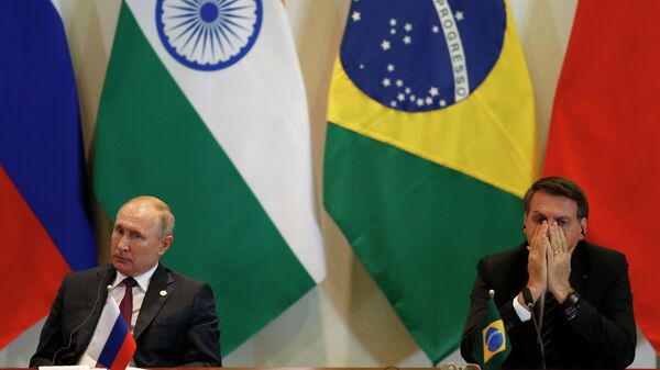 O presidente da Rússia, Vladimir Putin (à esquerda), e o presidente do Brasil, Jair Bolsonaro, durante o Diálogo dos Líderes com o Conselho Empresarial do BRICS e o Novo Banco de Desenvolvimento, no Palácio do Itamaraty, em Brasília, em 14 de novembro de 2019 (foto de arquivo) - Sputnik Brasil