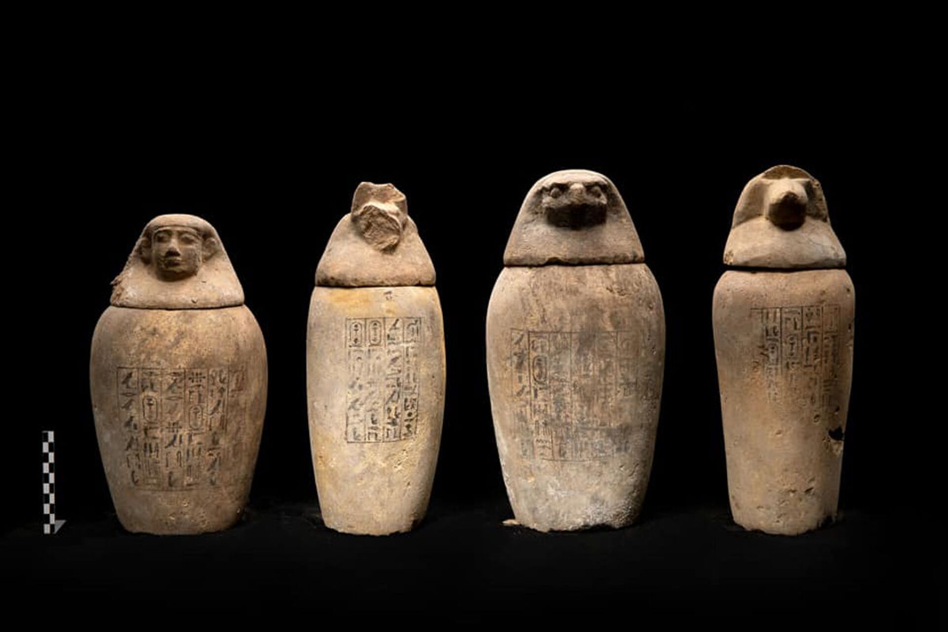 Material de mumificação encontrado por arqueólogos no poço do cemitério de Abu Sir, perto de Cairo, Egito - Sputnik Brasil, 1920, 12.02.2022